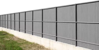 Забор из профнастила на фундаменте