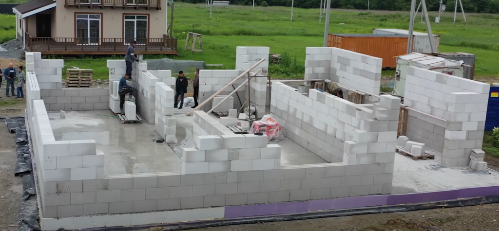 Процесс постройки дома из газоблока