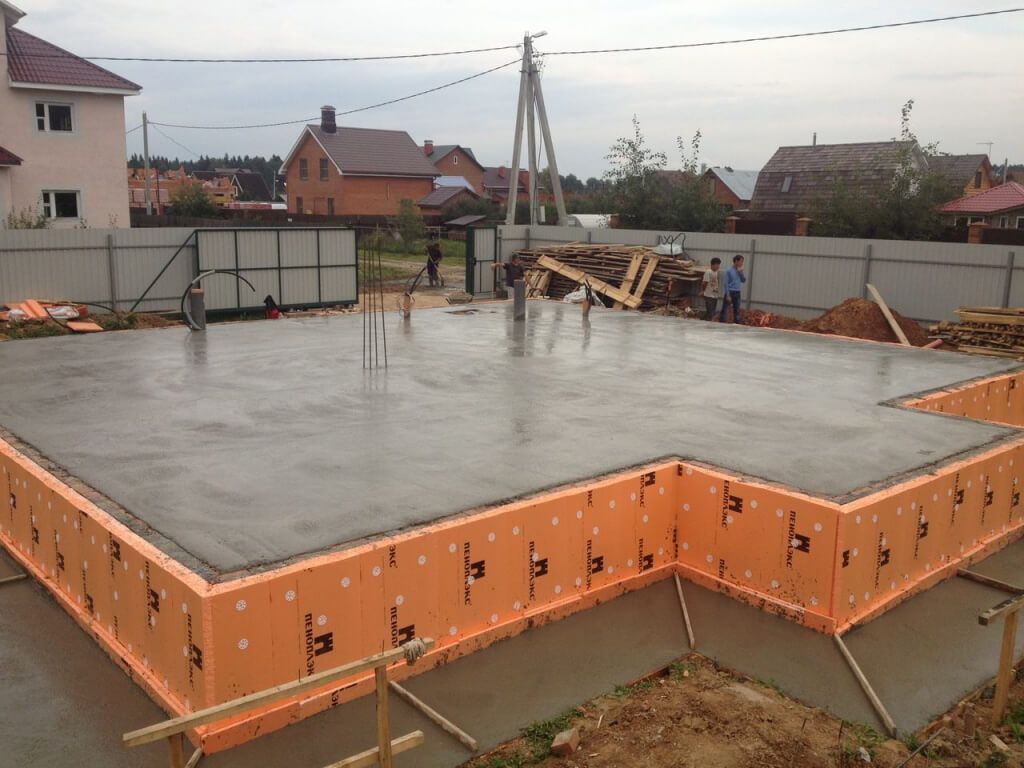 Плитный монолитный фундамент