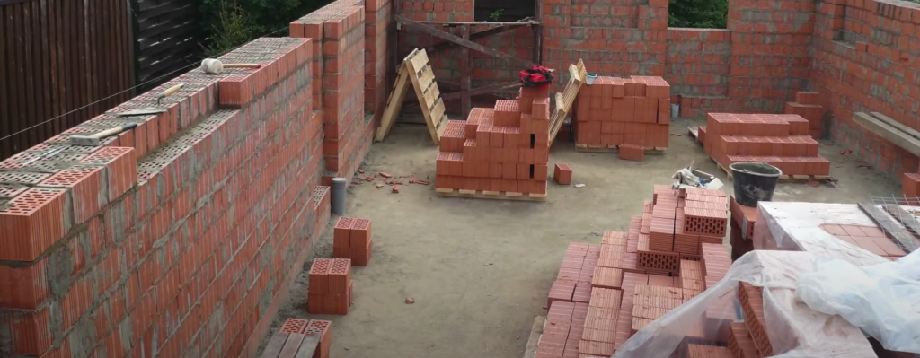 Пример, как класть керамический блок